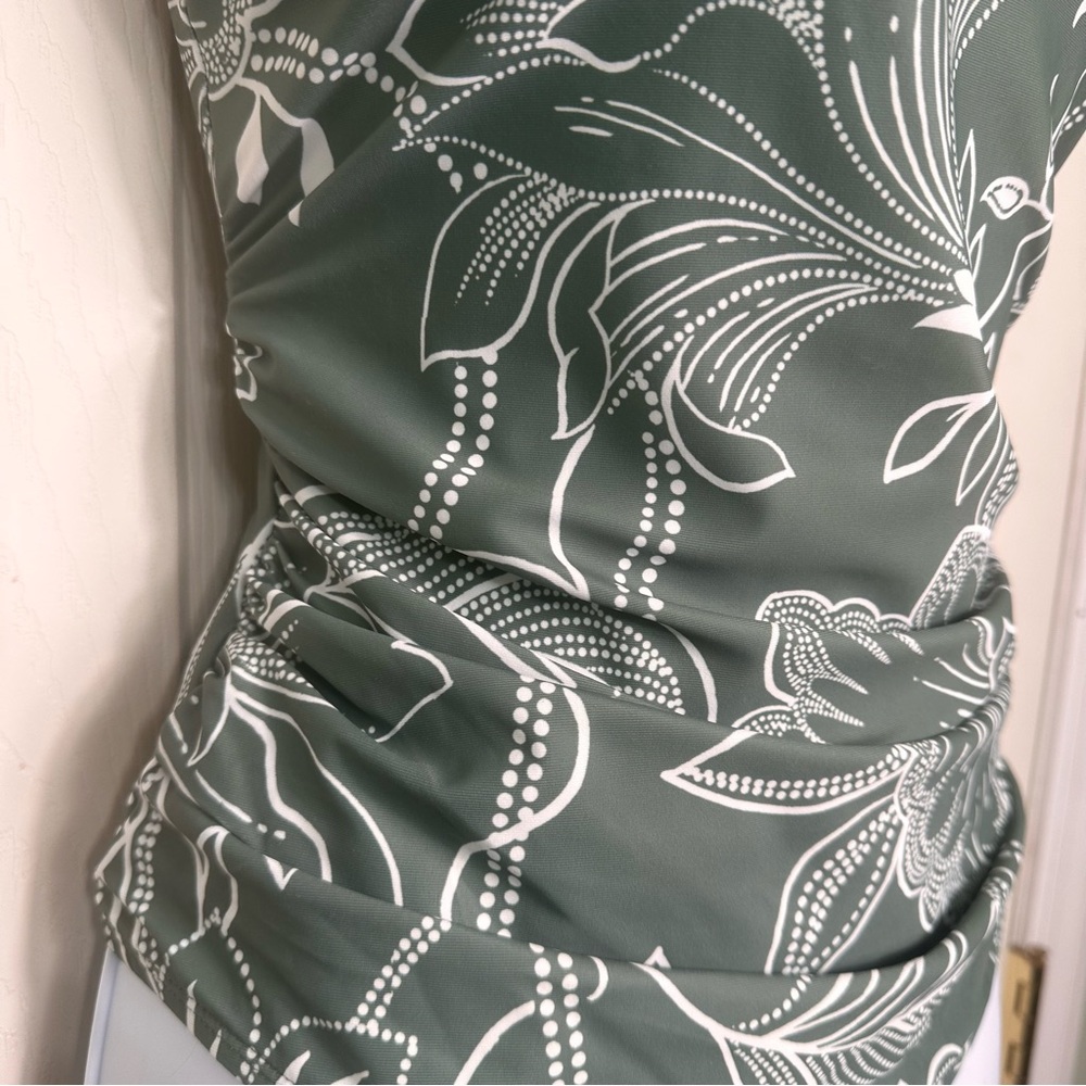 NWT‎ Cupshe 1 Piece Green/white Floral Shirred Cutout Size Medium Swimsuit - Picture 6 of 13